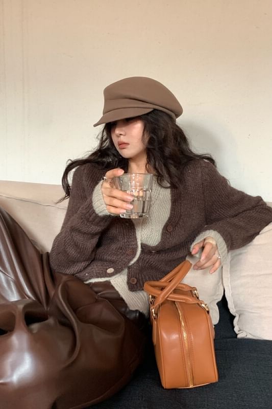 Shinsei - 假兩件長袖V領雙色調鈕扣針織上衣