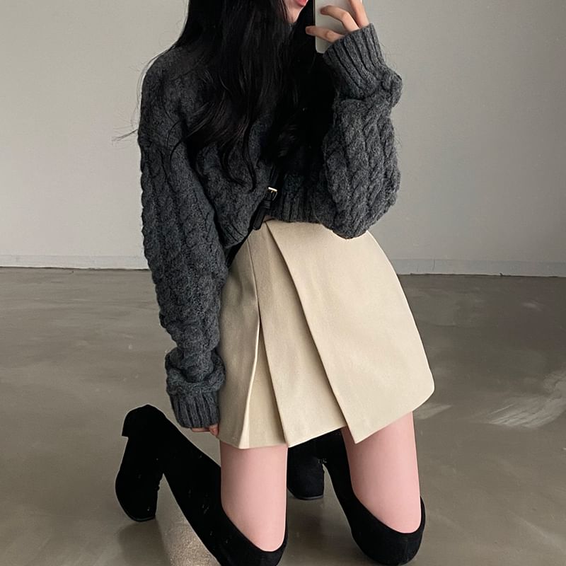 Coris - [F] 小高領純色麻花針織短款毛衣