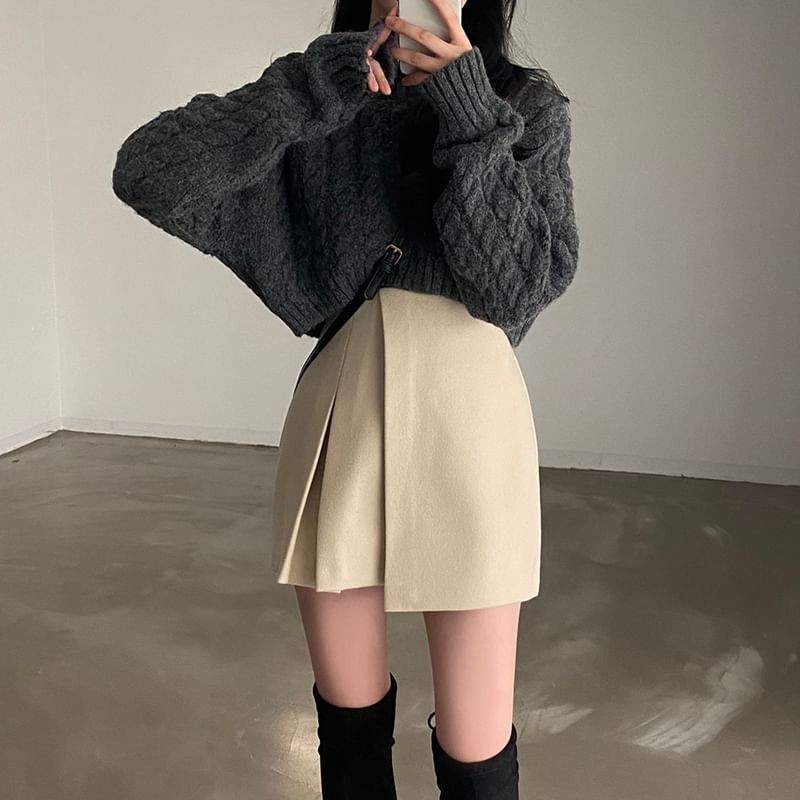 Coris - [F] 小高領純色麻花針織短款毛衣