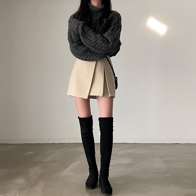 Coris - [F] 小高領純色麻花針織短款毛衣