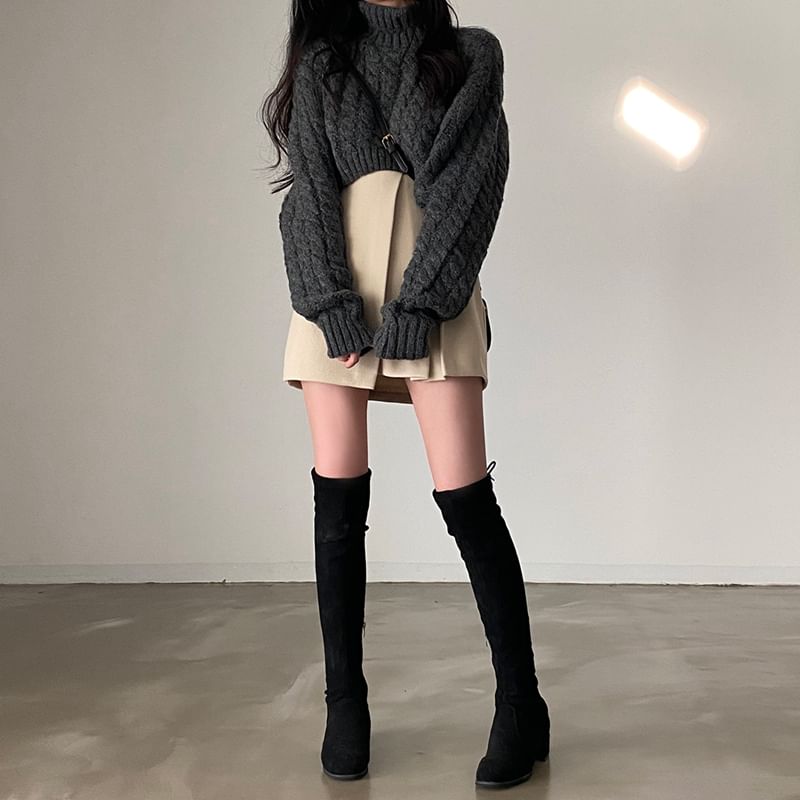 Coris - [F] 小高領純色麻花針織短款毛衣