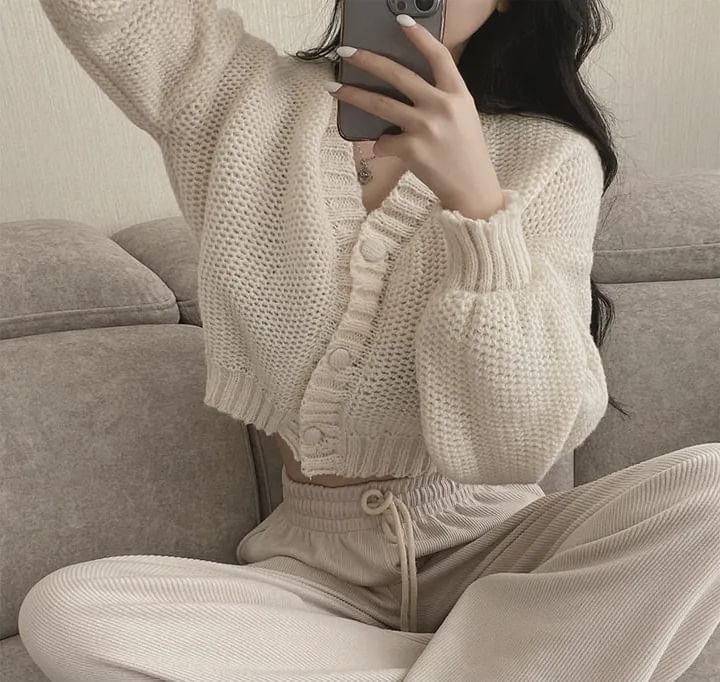 Mikiko - V領純色扣鈕短款開衫