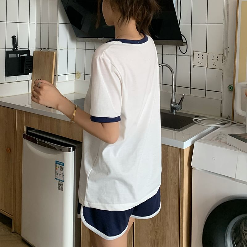Siensien - 家居服套裝: 短袖圓領配色邊T裇 + 束腰開衩短褲