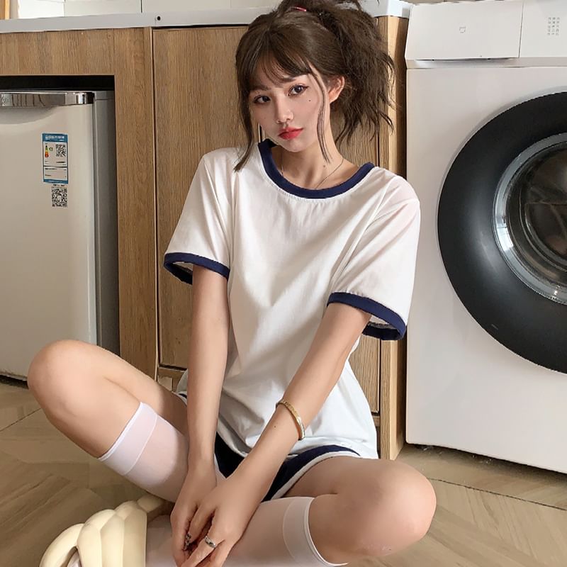 Siensien - 家居服套裝: 短袖圓領配色邊T裇 + 束腰開衩短褲