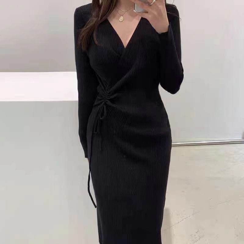 Yilda - 長袖V領純色抽繩皺褶塑身針織連衣中裙