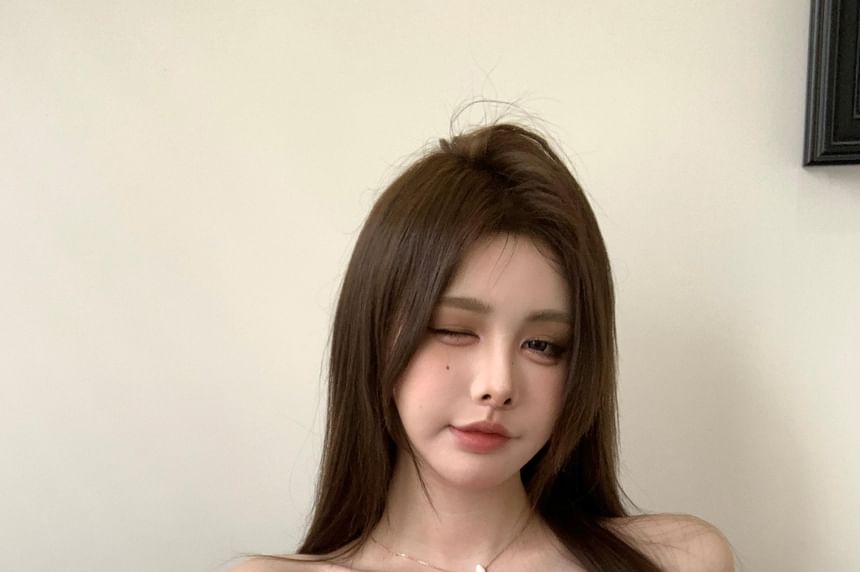 Leoom - 短袖露肩純色荷葉邊短款上衣