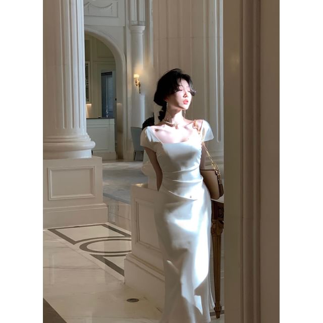 JIYON-短袖方領碎花塑身連衣中裙-小碼